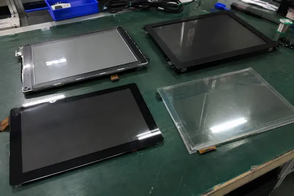 Kiosk touch screen technology comparison Touch technologies for touch screen monitor for kiosk applications