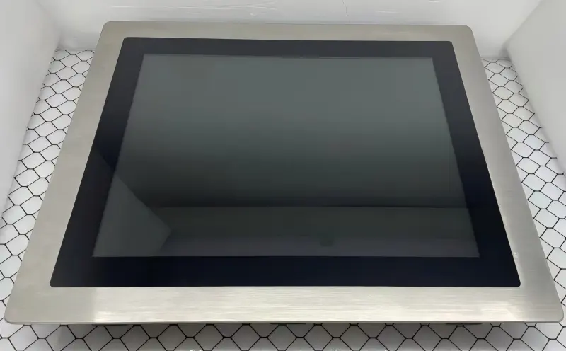 Emirati Client Digital Signage & Advertising — AplusLCD industrial display deployment